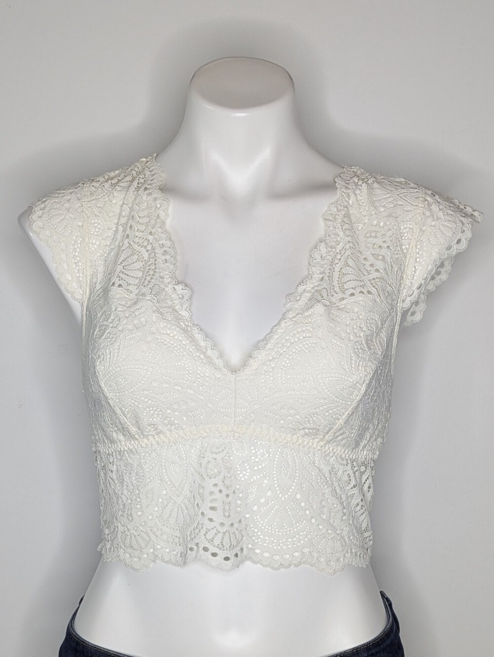 Gilly Hicks Off White Lace Cap Sleeve V Neck Crop Bralette L